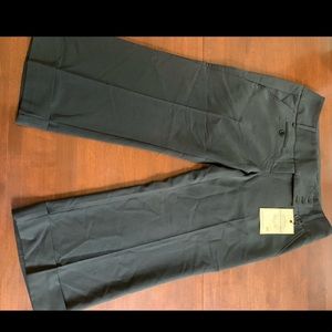 NWT Makers of True Originals Black Cropped size 10